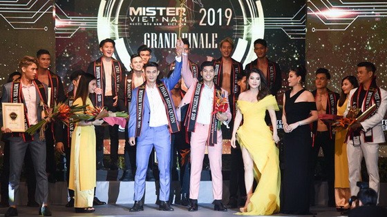 來自河內市的范廷領和同奈省范明權兩名參賽者脫穎而出，同奪得冠軍。（圖源：互聯網）