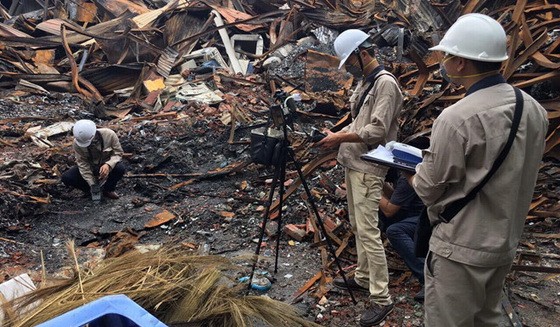 軍隊力量仍繼續開展處理曙光公司火警後環境污染的消毒措施。（圖源：TNO）