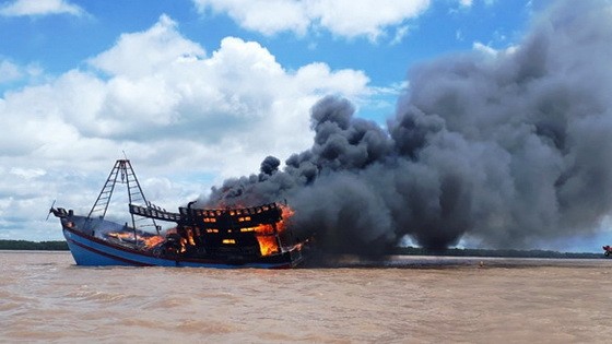 BT 94572TS號漁船火警現場圖。（圖源：北平）