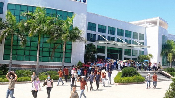 三昇Panko公司17日停工，反對因發現工作餐食物有蛆蟲。（圖源：黎忠）