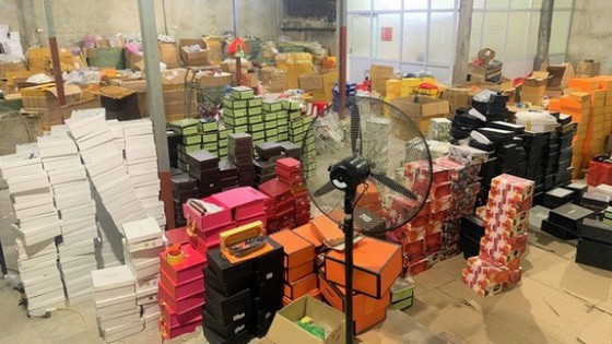 職能力量查獲的私貨倉庫。