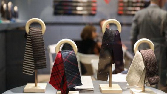 佛羅倫斯皮蒂男裝展上的配飾。（圖源：新華社）