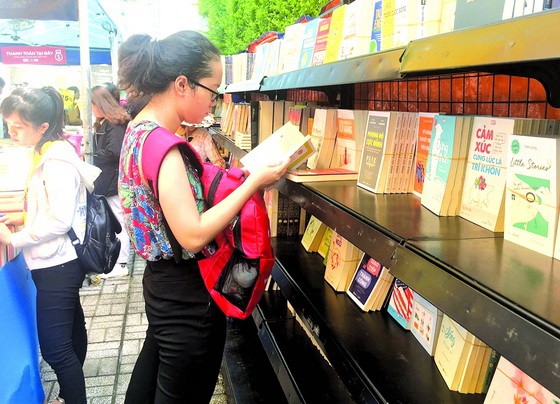 讀萬卷書行萬里路。