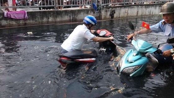 第八郡橫涌一帶嚴重受淹。（圖源：PV）