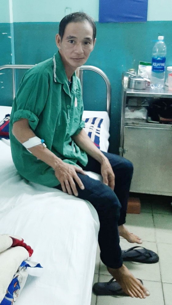 夏錦明正在安平醫院治療。