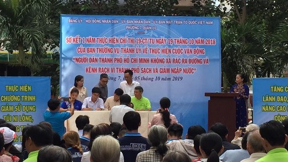 第十郡第七坊黨委就一年落實第19號《指示》舉行的小結會議現場。（圖源：田升）