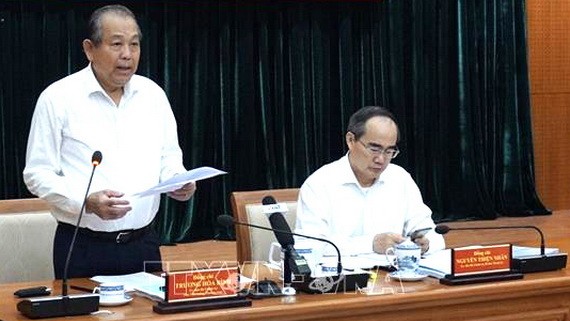 政府常務副總理張和平（左）在會上發言。（圖源：越通社）