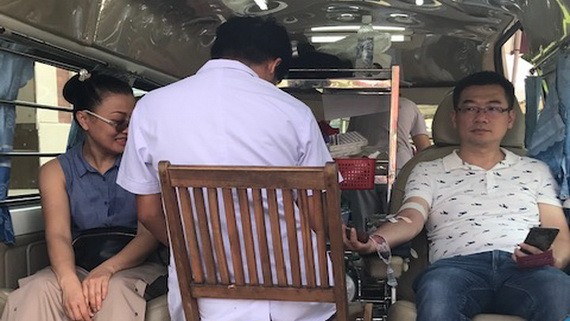 許多台商參加捐血公益活動。