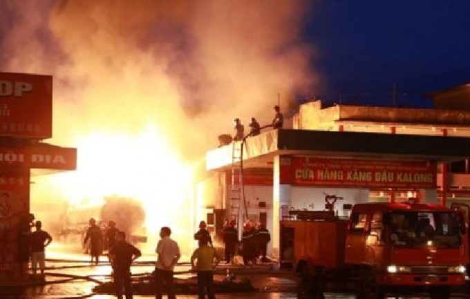 焚燒冥紙導致嚴重火警 ảnh 1