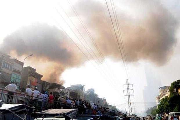 焚燒冥紙導致嚴重火警 ảnh 2