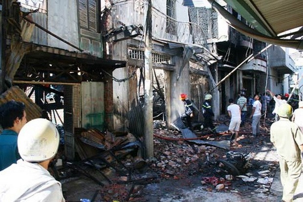 焚燒冥紙導致嚴重火警 ảnh 3