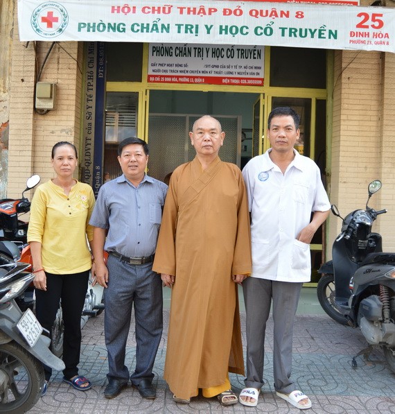 丁和街廿五號的診所。