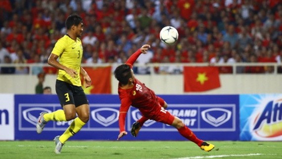 光海(紅衣)破門剎那。（圖源：互聯網）