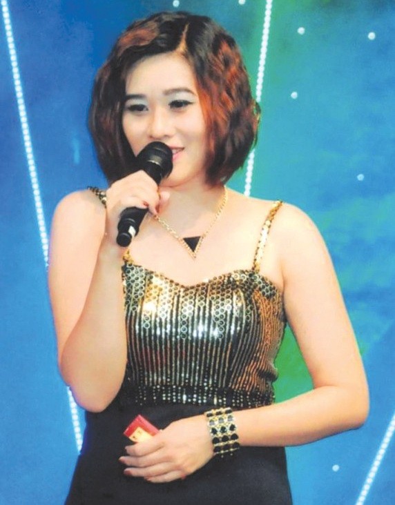 華青女歌手侯惠儀。