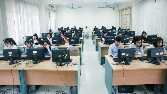 教育與培訓部主張從2021年起，在若干地方試行使用電腦試卷。（示意圖源：）