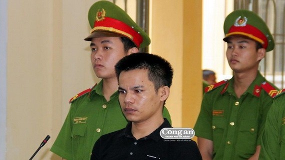 出庭受審的被告人范俊。（圖源：峴港市公安報）