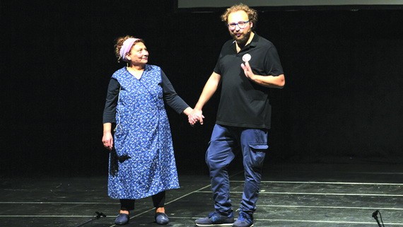 這是意大利藝人盧卡‧瓦洛(LucaVullo)與其母親安吉拉‧加布里埃爾(Angela Galeriele)首次來越的演出。（圖源：互聯網）