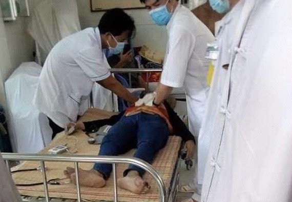 疑似殺害妻子後自盡不遂的丈夫獲送醫院搶救。（圖源：TPO）