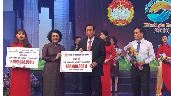 多個華人單位捐贈善款，具體是福建溫陵會館(觀音廟)捐贈1億元、華人佛教會1億元、亞洲餅家8000萬元、萬成乳膠床墊公司6億元、萬盛發集團10億元。