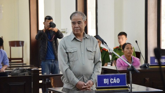 被告人丁鵬楣出庭受審。（圖源：黃居）