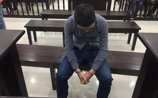 被告人阮文維在庭審過程中一直低著頭表現無限懊悔。（圖源：晉源）