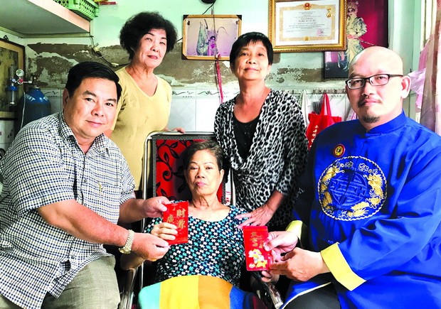 兩單位探訪優秀藝人梁玉燕 ảnh 1