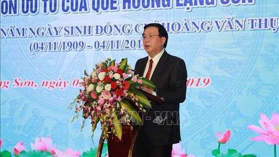 胡志明國家政治學院院長、中央理論委員會主席阮春勝在科研會上發表講話。（圖源：越通社）