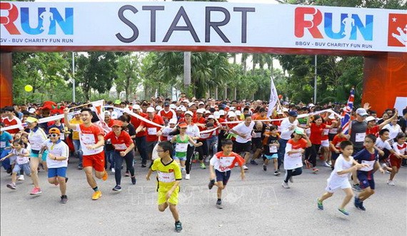 2019年Charity Fun Run慈善步行籌款活動出發時的氣氛充滿活力。