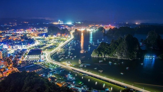 下龍市夜色一瞥。（圖源：VOV）