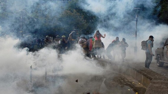 智利首都聖地亞哥上月14日開始出現一系列針對公交系統票價上漲的抗議活動，暴力衝突至今依然未出現減緩跡象。 （圖源：路透社）