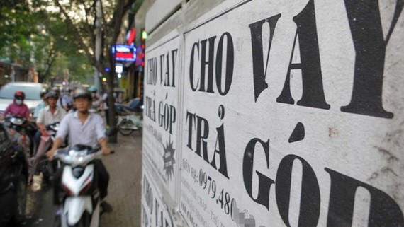 第三郡電箱上的放貸廣告。