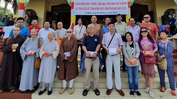 市華人佛教與市紅十字會慈善團。