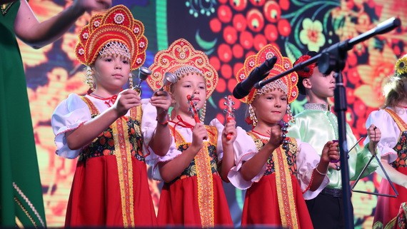 俄羅斯小朋友的文藝表演節目。