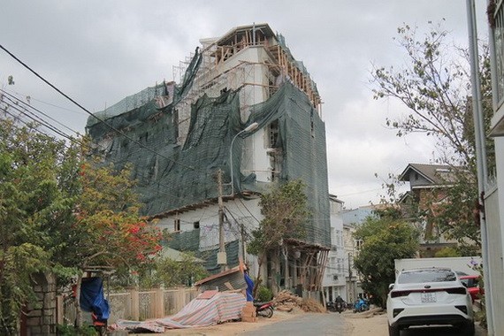 違建酒店工程。（圖源：段堅）