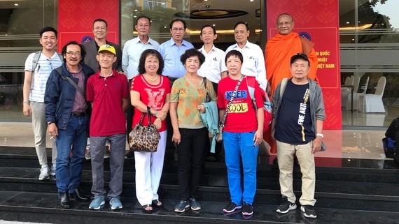 代表團抵達河內後留影。