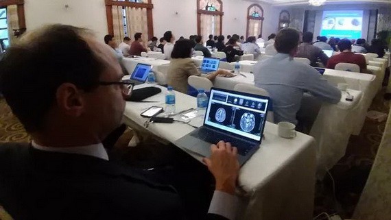 專家們在Planet course 課程上分享治療猝死經驗。（圖源：阮盛）