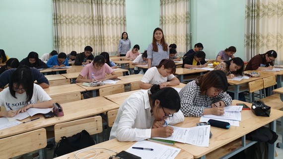 學生寫字比賽一瞥。