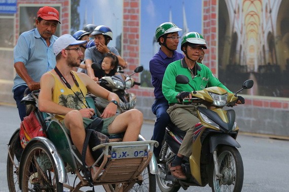 自由勞工如網約“摩的”需要更多輔助政策，以吸引其參加自願社保。