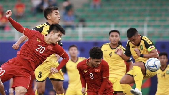 越南隊(紅衣)大勝汶萊隊。（圖源：互聯網）