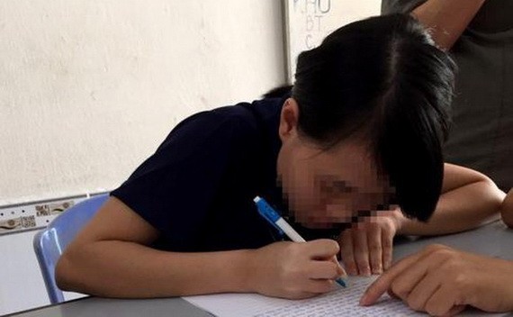 阿 H 親至公安派出所申報她多次遭平陽省社會輔助中心人員施暴。（圖源：秋霞）