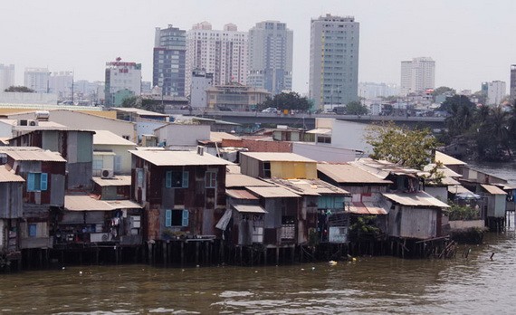 許多缺乏意識的民眾把垃圾丟進河涌是導致水源受污染的原因之一。