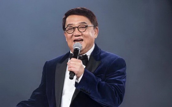 香港著名音樂人黎小田寫下多首家喻戶曉的經典名曲，如《大地恩情》、《胭脂扣》、《人在旅途灑淚時》等。（圖源：互聯網）