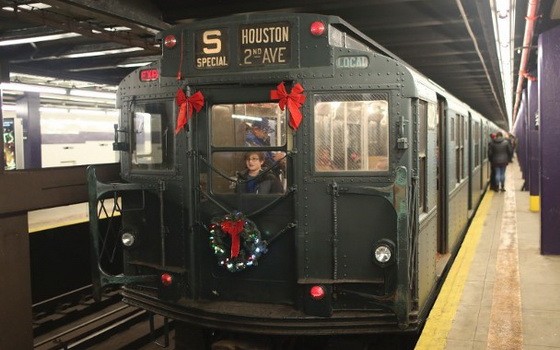 懷舊地鐵登場，恍如時光倒流。（圖源：互聯網）