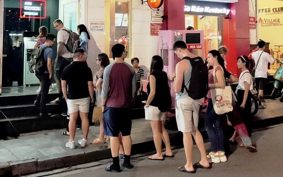 排隊是文明、溫文爾雅風格的體現。