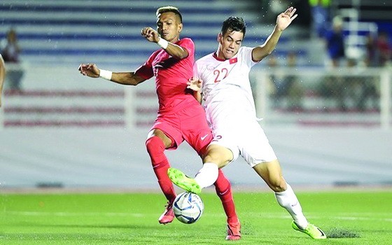 兩隊激烈爭奪球。（圖源：互聯網）