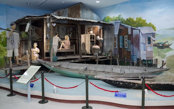 韓江河畔昔日的高腳屋。