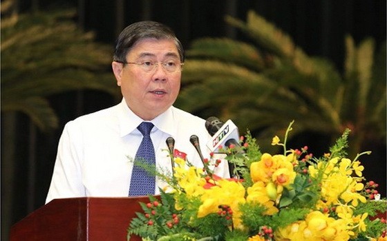 市人委會主席阮成鋒在會上發表講話。（圖源：越勇）