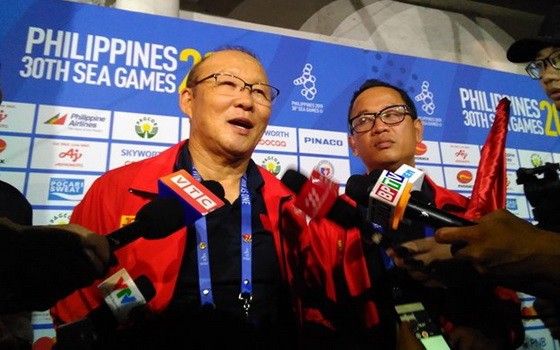 越南U22足球隊主帥朴恒緒接受記者採訪。（圖源：互聯網）