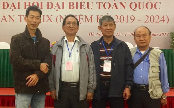 （右起）張路、李克柔、張漢明和陳文海畫家。