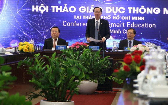 市人委會常務副主席黎清廉（中）在研討會上致開幕詞。（圖源：阮順）